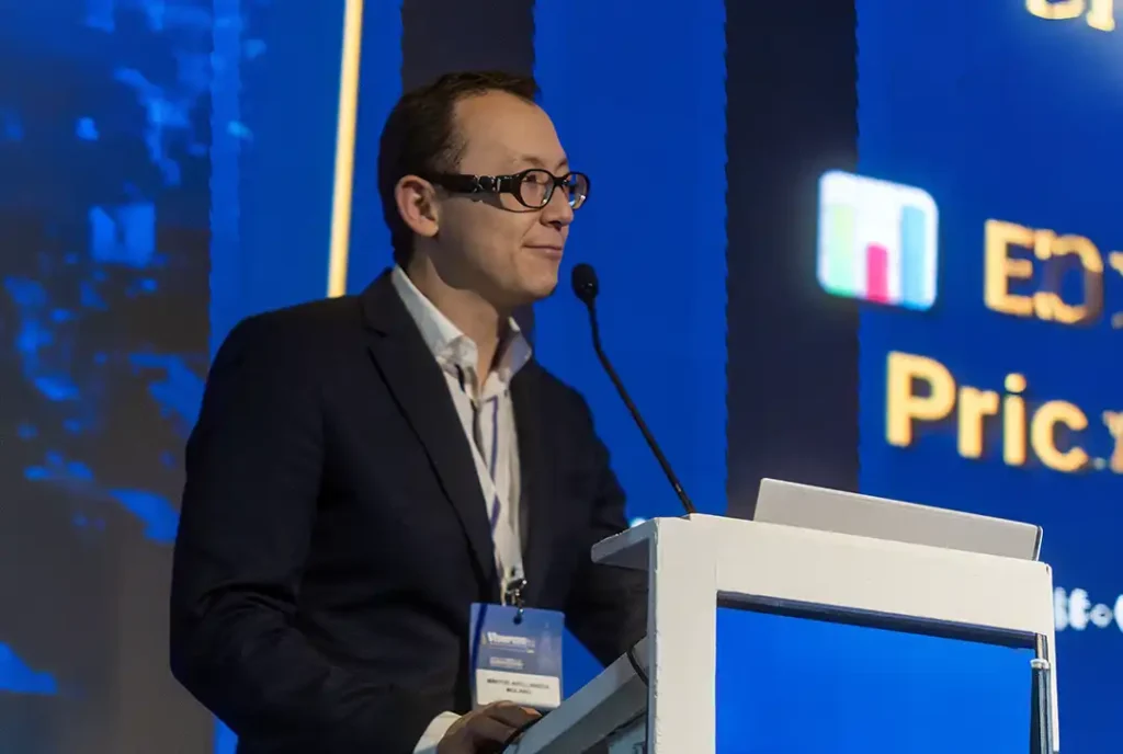 El Dr. Minyor Avellaneda en el VI Simposio de Seguridad del Paciente de la SCCP liderando la cirugía plástica segura.